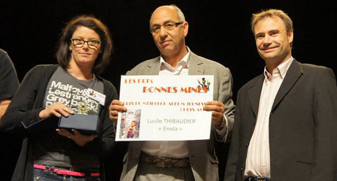 Lucile Thibaudier reçoit le prix jeunesse au festival BDécines pour le tome 1 d’Enola !